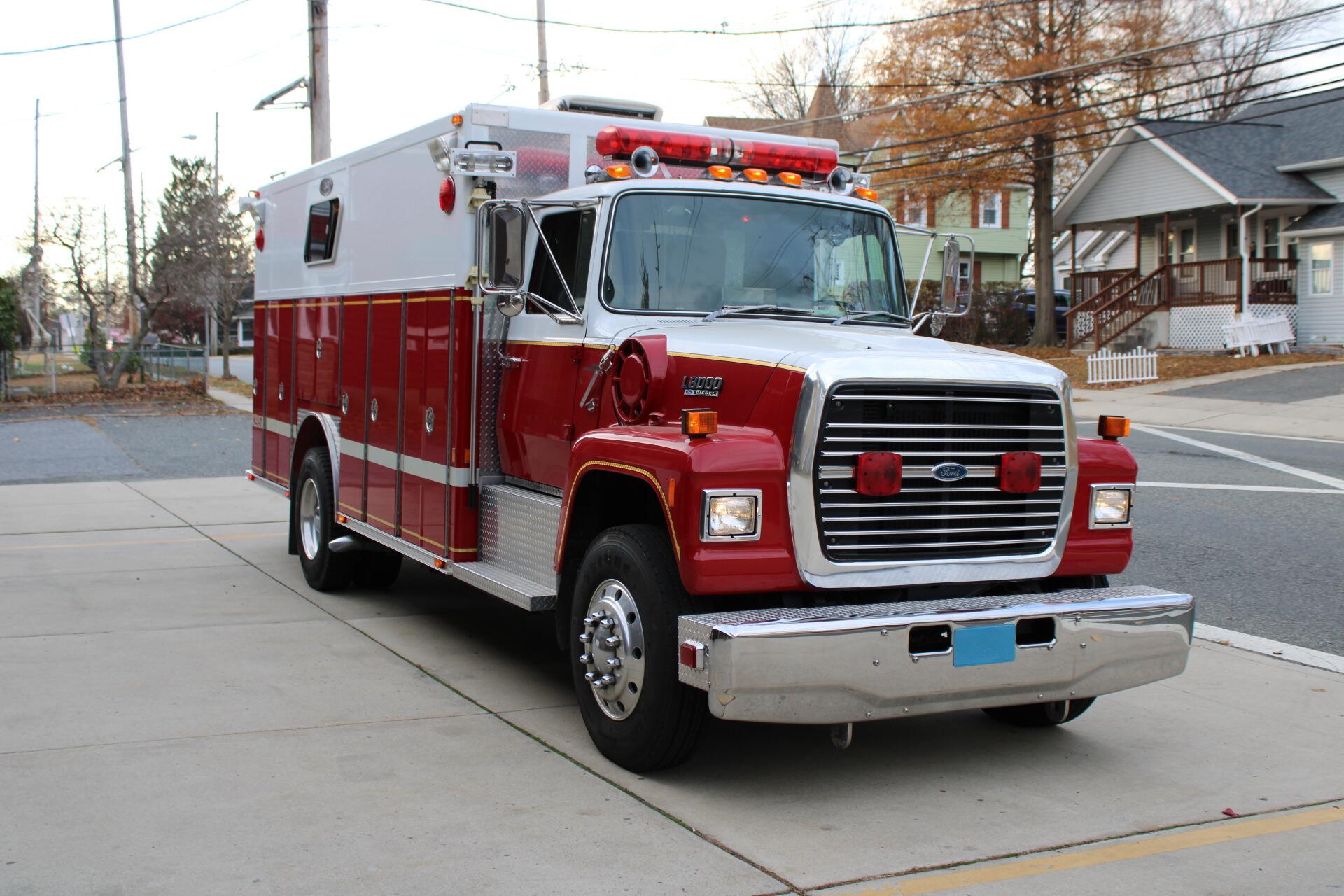 1990 Ford L-8000 / E-One - image 3