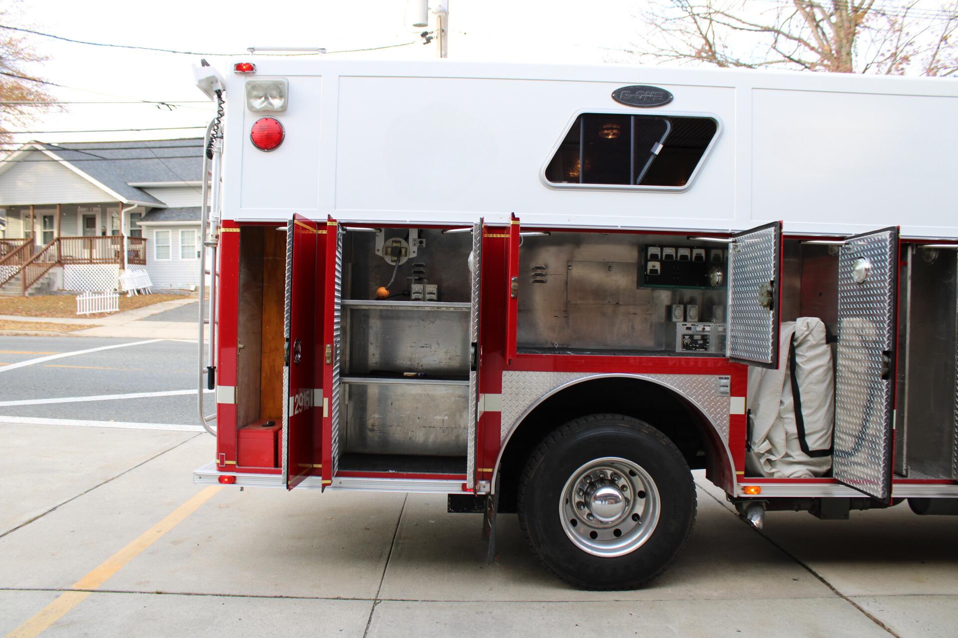 1990 Ford L-8000 / E-One - image 7