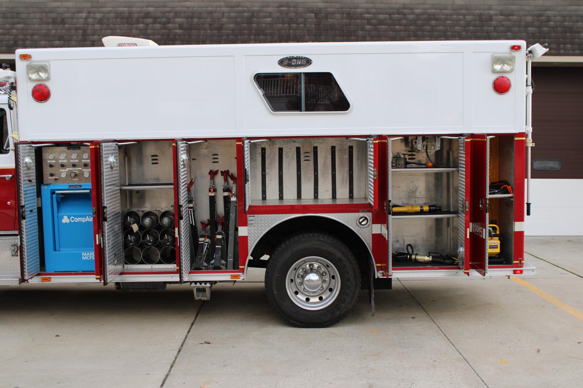1990 Ford L-8000 / E-One - image 9