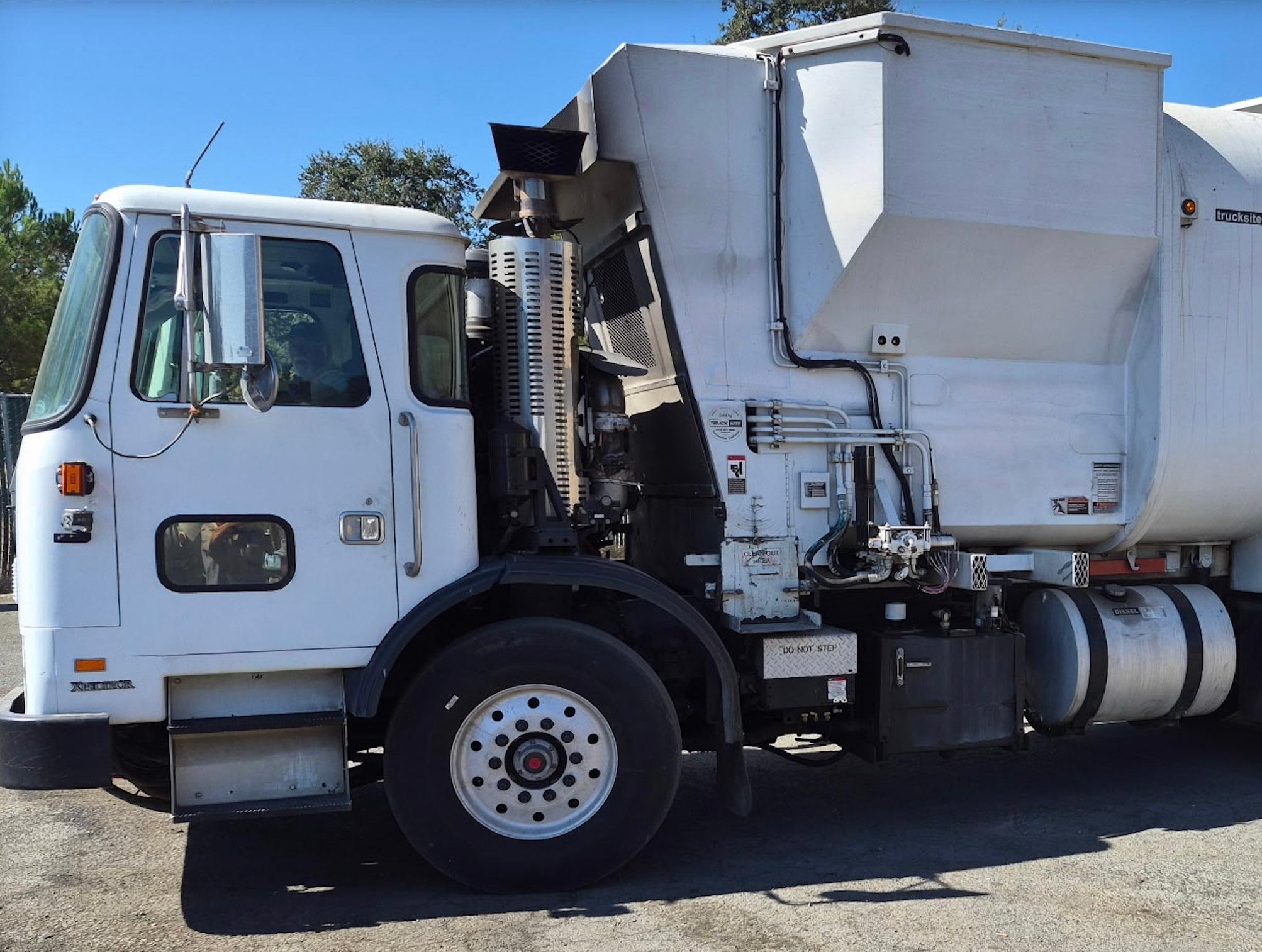 2012 Autocar Amrep Automated Side Loader - image 4