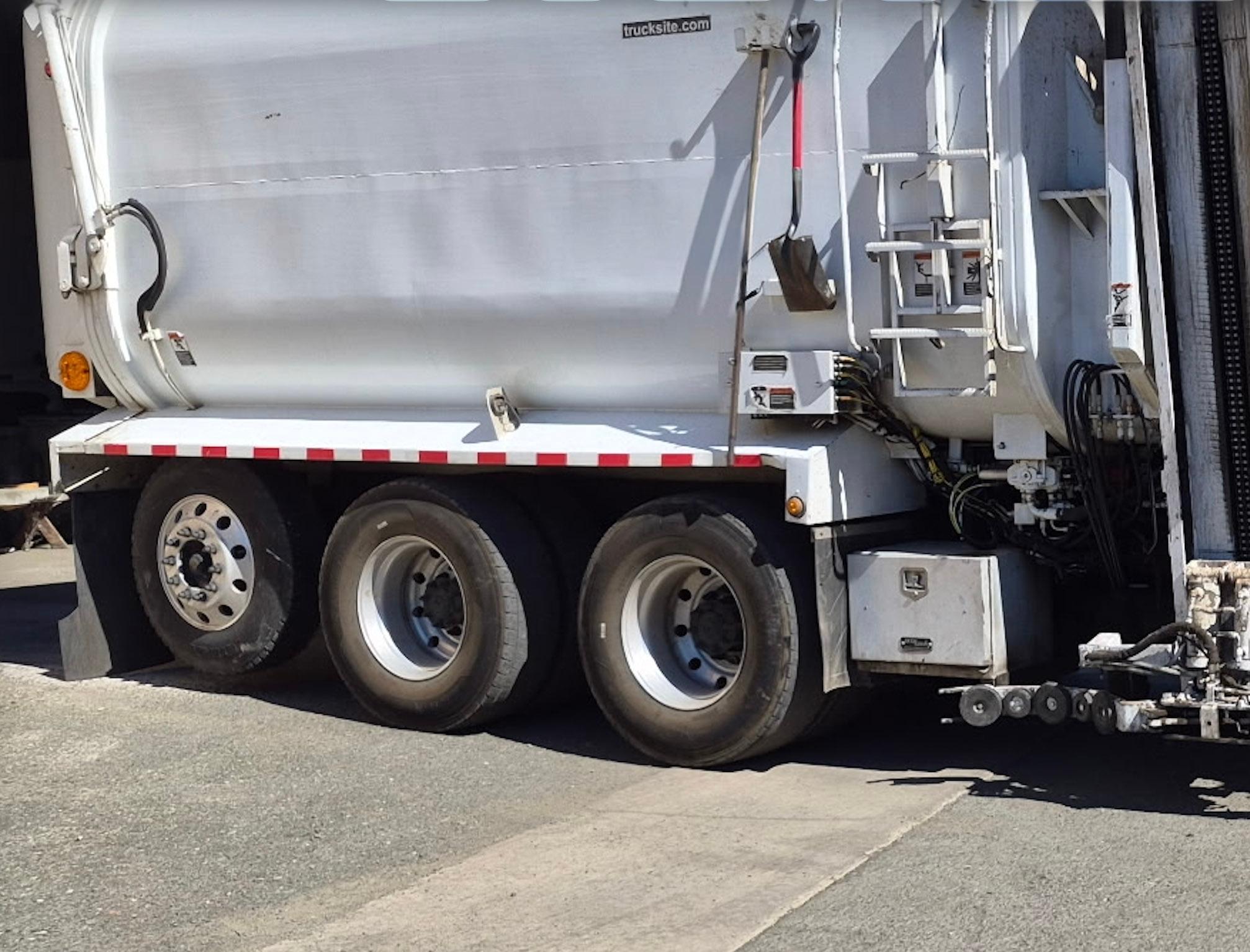 2012 Autocar Amrep Automated Side Loader - image 5