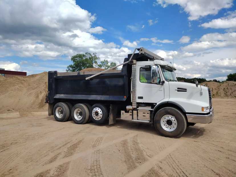 2021 Volvo VHD — photo 4