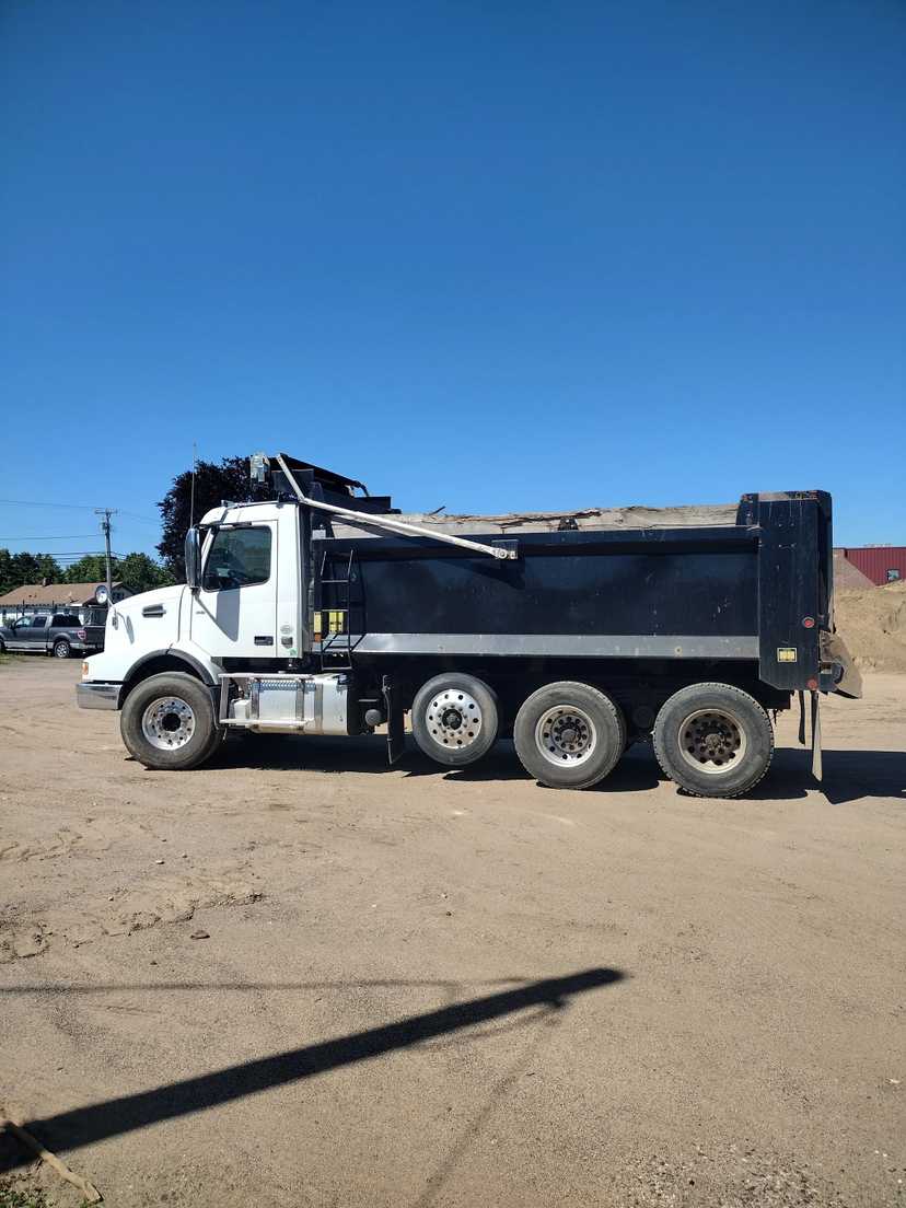 2021 Volvo VHD — photo 6