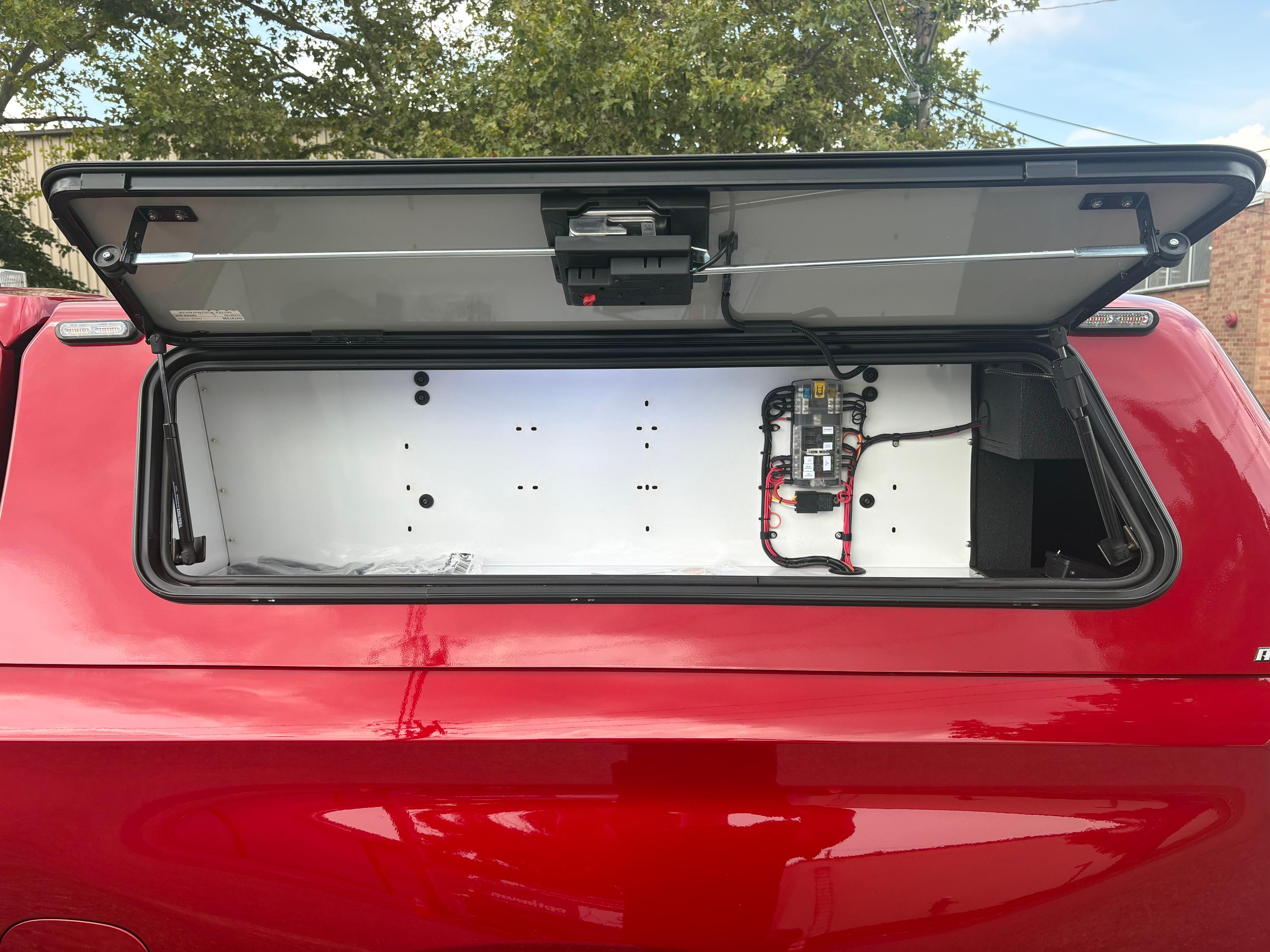 2026 Chevrolet Silverado 1500 RST 4x4 Command Unit - image 8