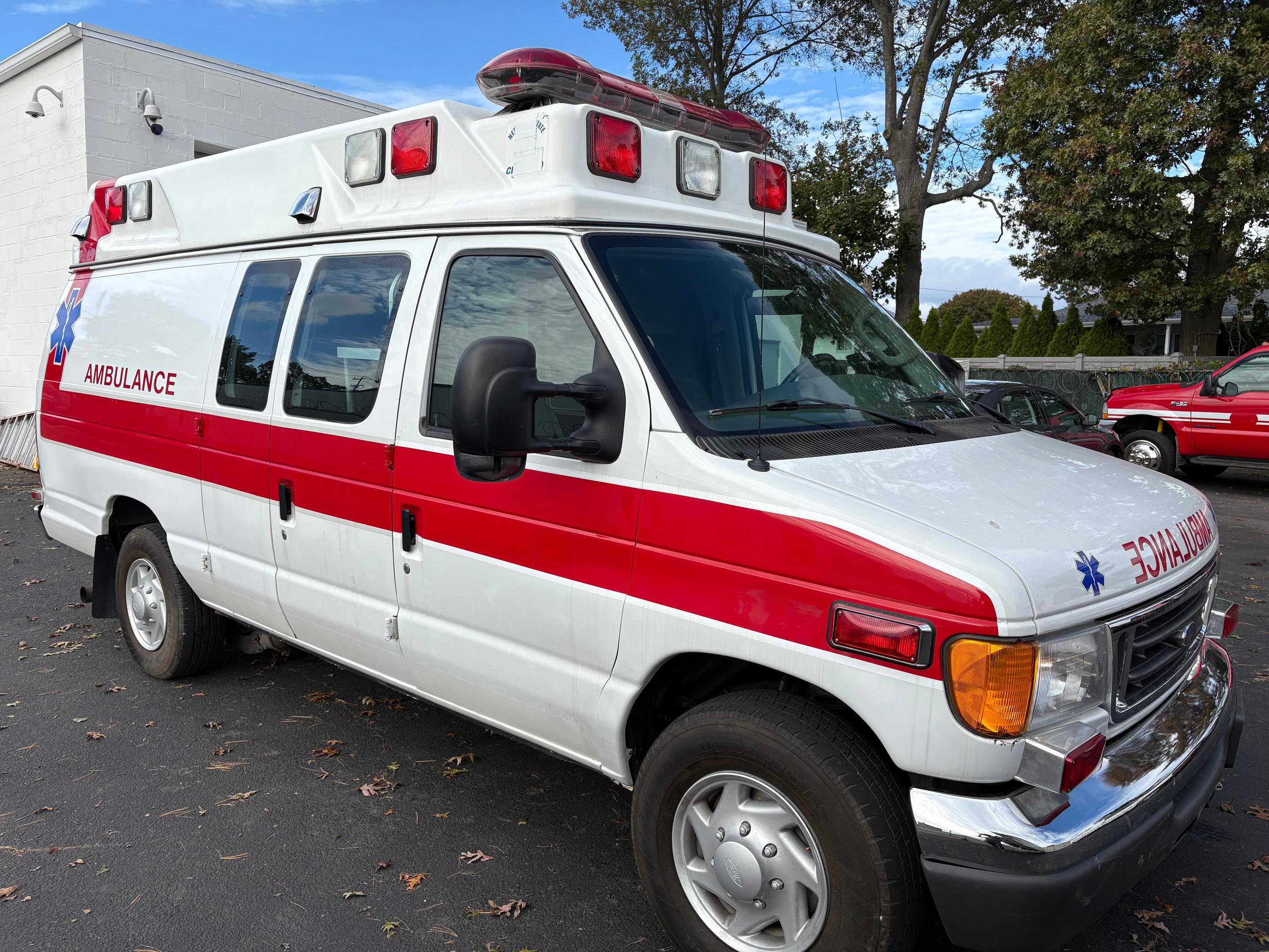2006 AEV Ford Type III Ambulance - image 4