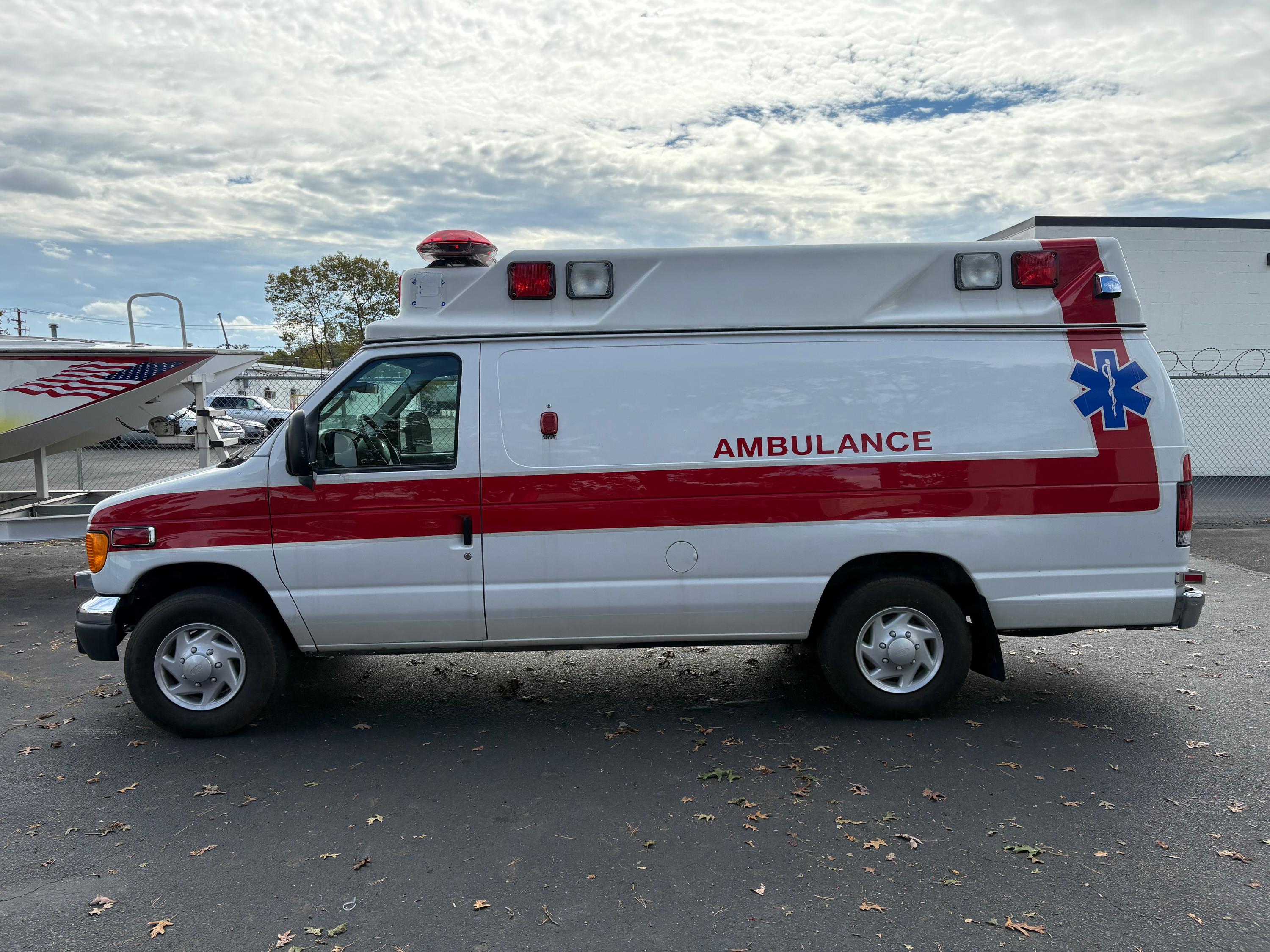 2006 AEV Ford Type III Ambulance - image 3