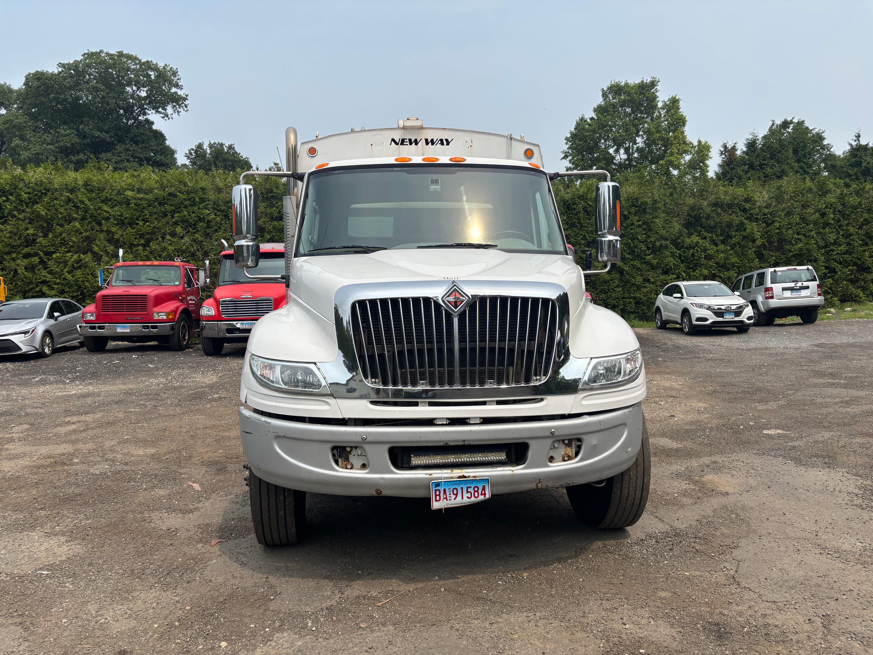 2015 International New Way Rear Loader - image 14
