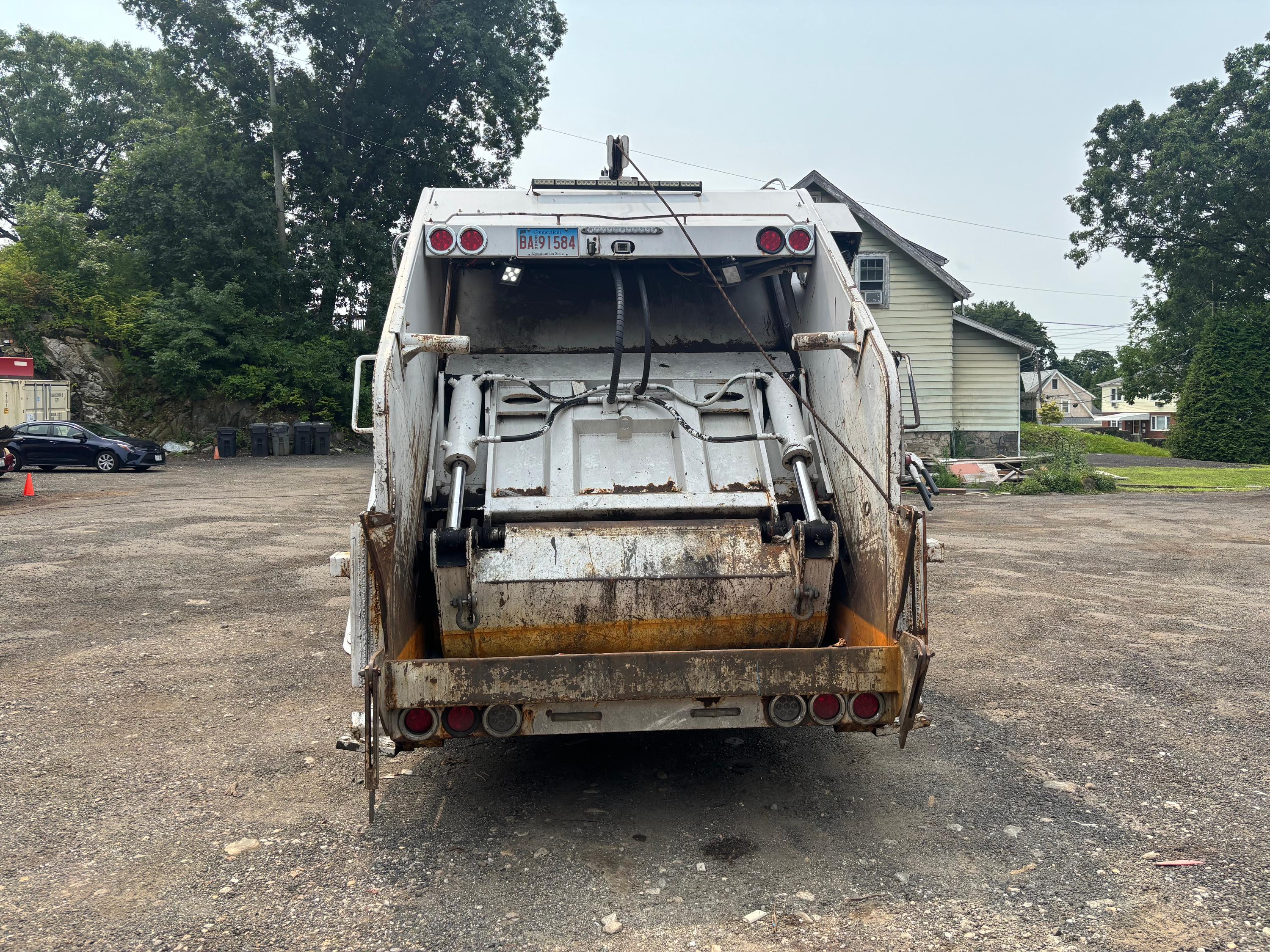 2015 International New Way Rear Loader - image 12
