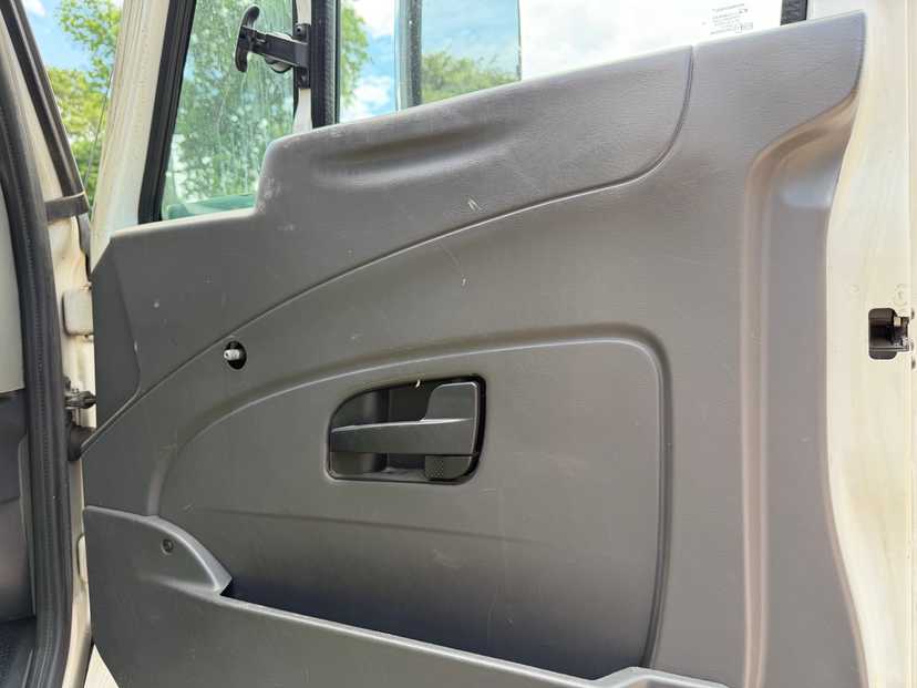 2015 International New Way Rear Loader — photo 8