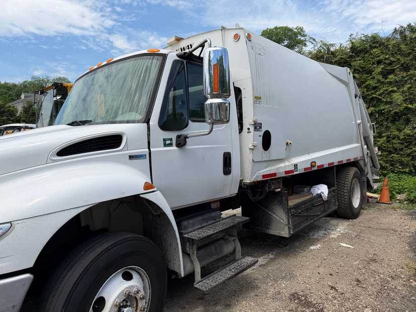 2015 International New Way Rear Loader