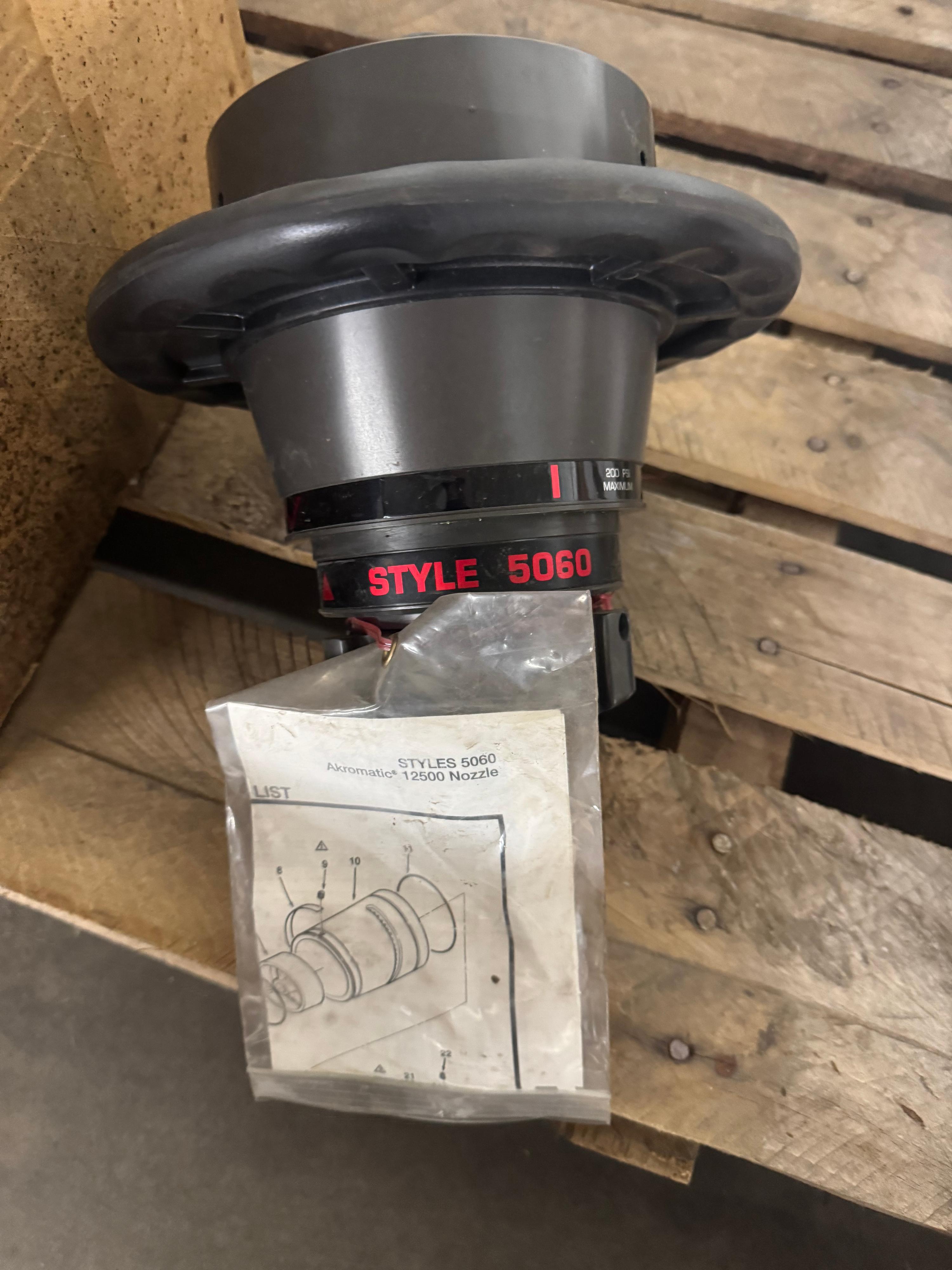 Akron Style 5060 mast stream nozzle. New - image 2