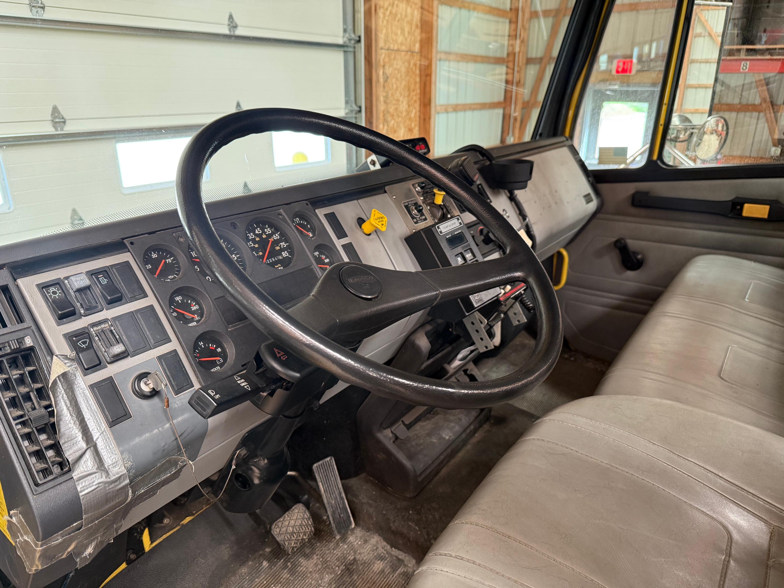 1996 RD Murray Freightliner Pumper - image 8