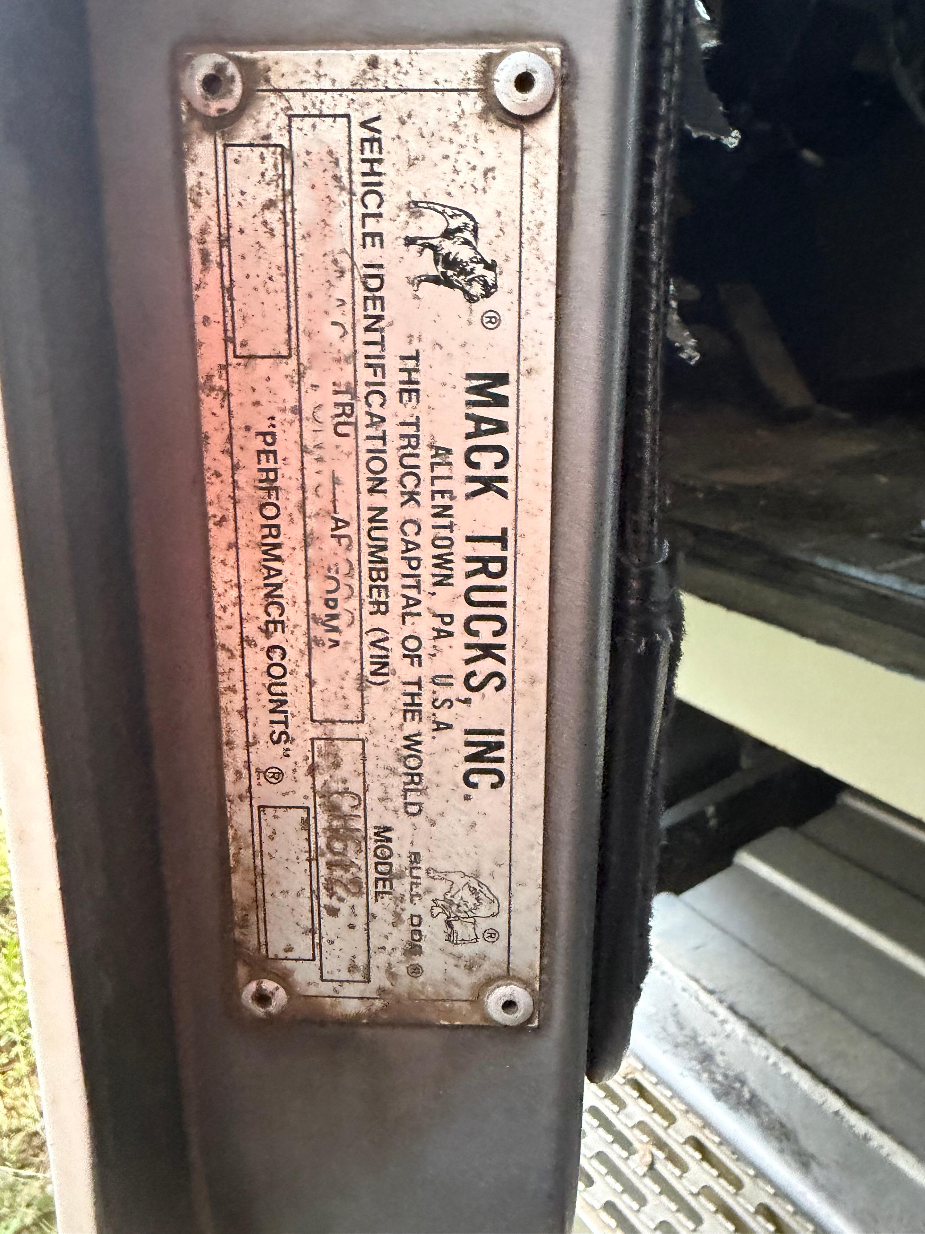 1992 Mack Dump Truck - image 5