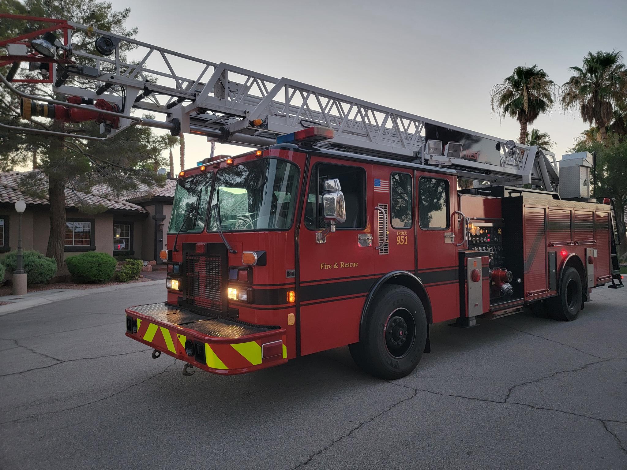 1998 Spartan Smeal 75' - image 2