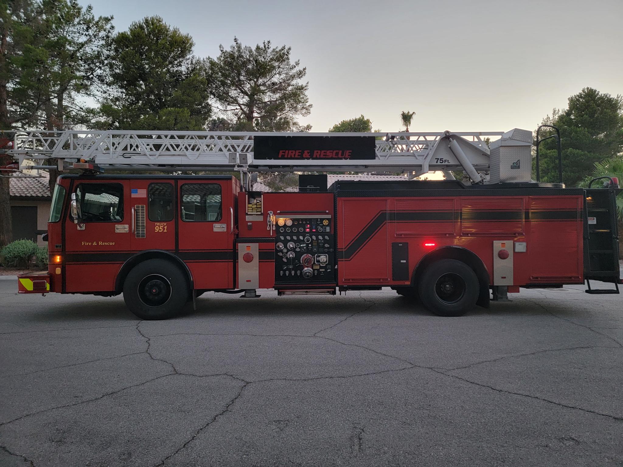 1998 Spartan Smeal 75' - image 3