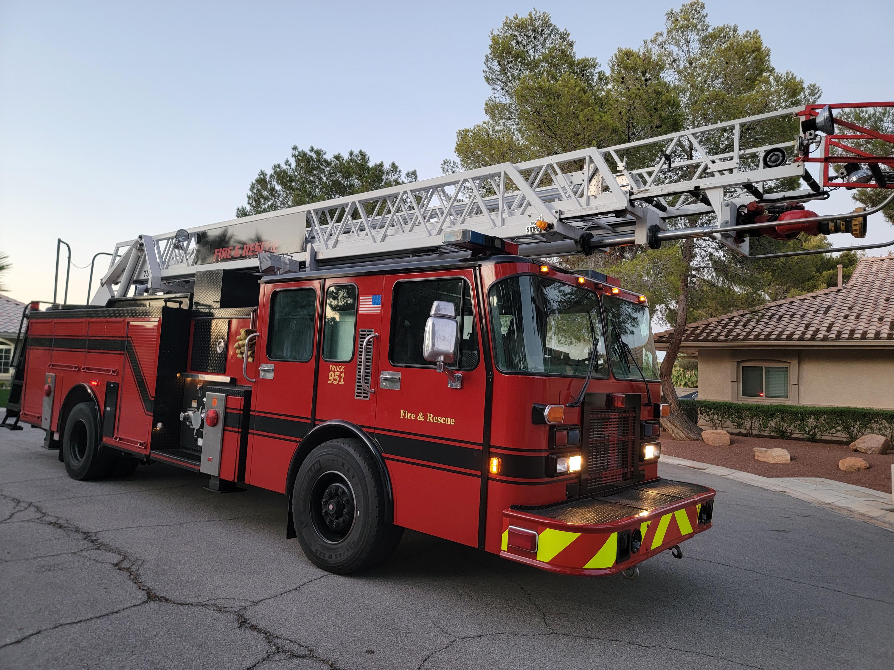 1998 Spartan Smeal 75' - image 8