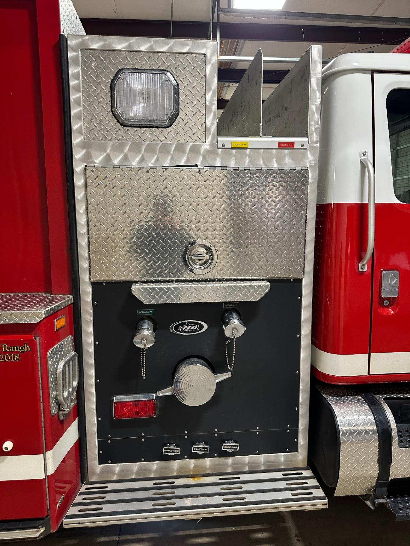 2001 International Pumper Tanker - image 3