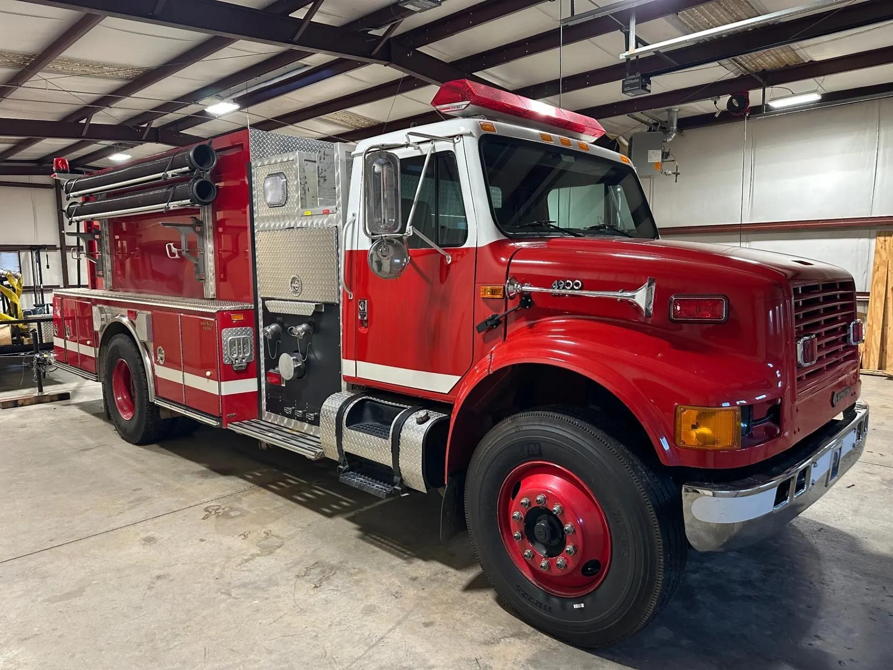 2001 International Pumper Tanker - image 1