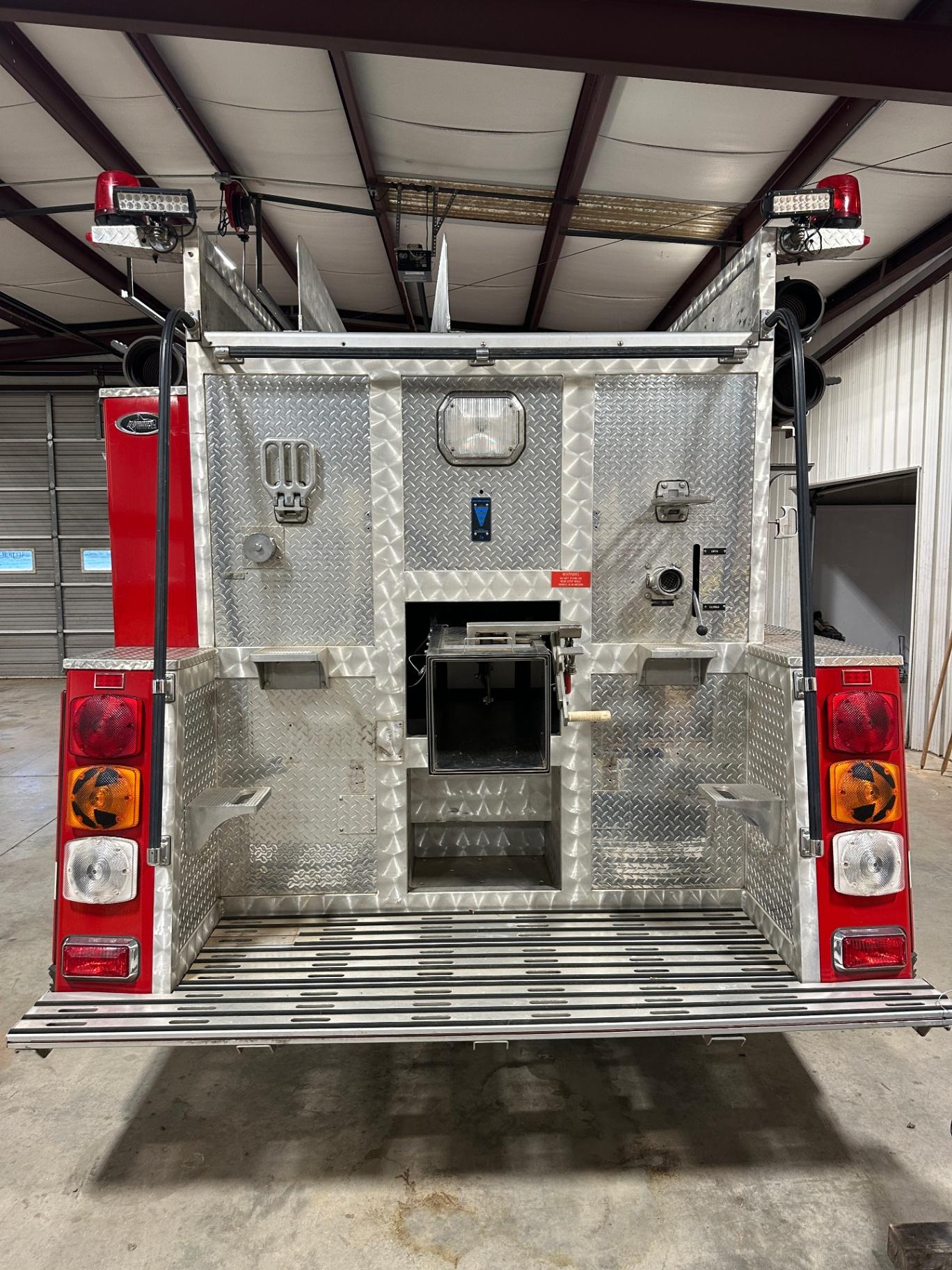 2001 International Pumper Tanker - image 6