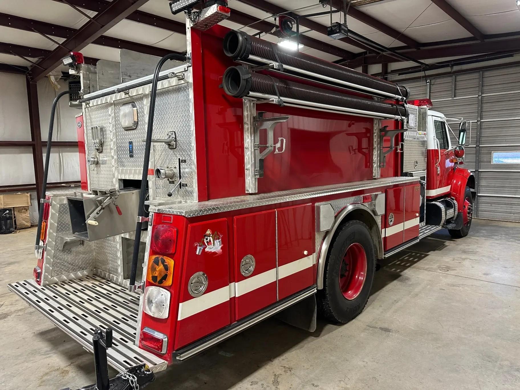 2001 International Pumper Tanker - image 4