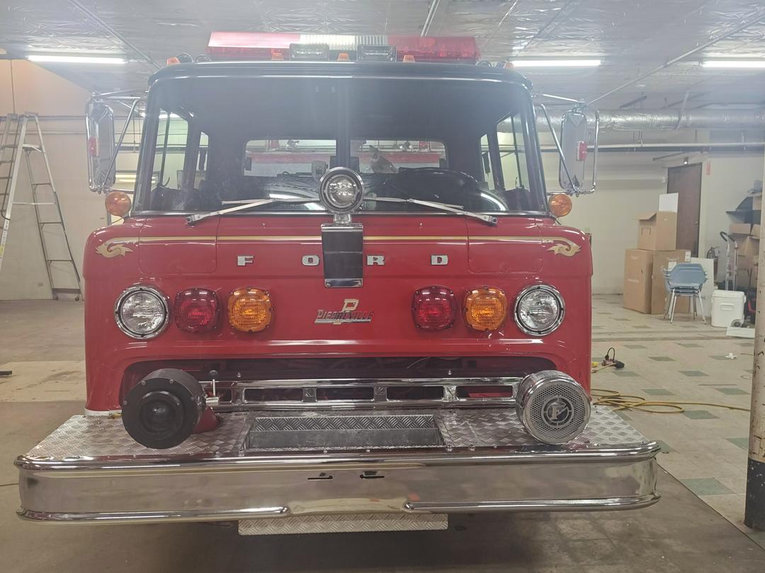Pierreville  Ford C8000 1984