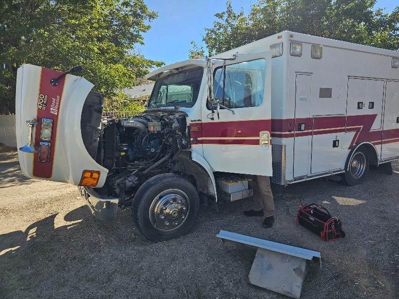 1995 International 4700 Type I Ambulance - image 6