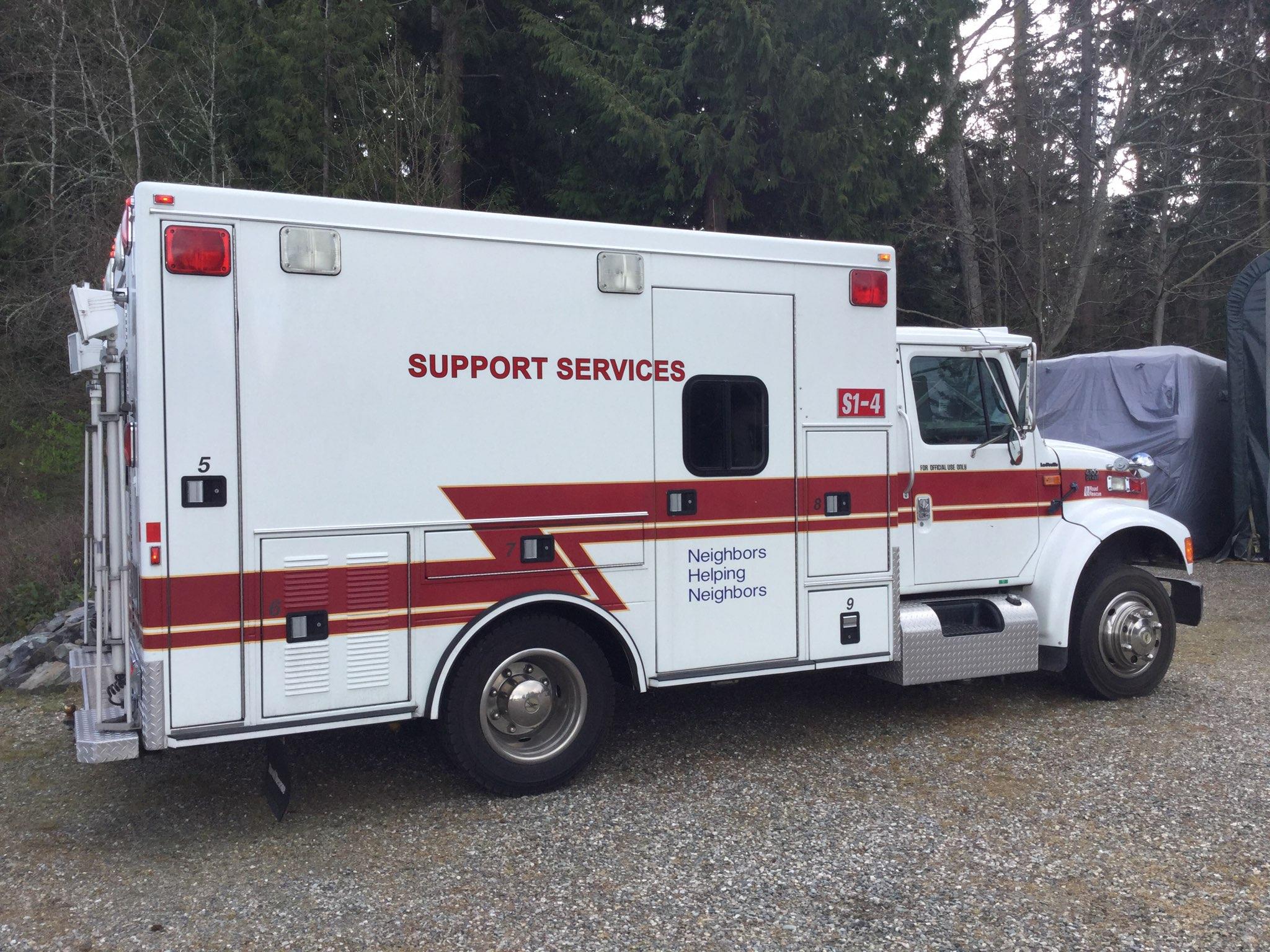 1995 International 4700 Type I Ambulance - image 1