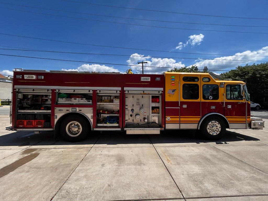 2005 E-One Typhoon Rescue Pumper - image 3