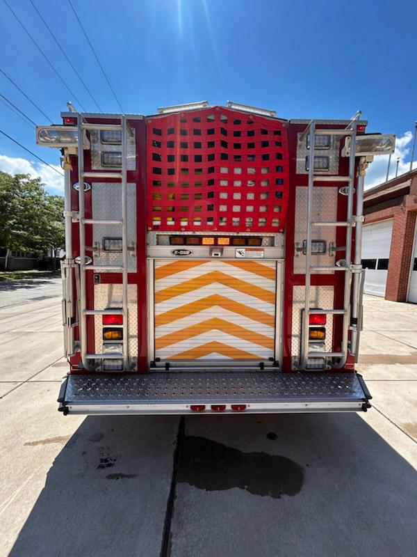 2005 E-One Typhoon Rescue Pumper - image 5