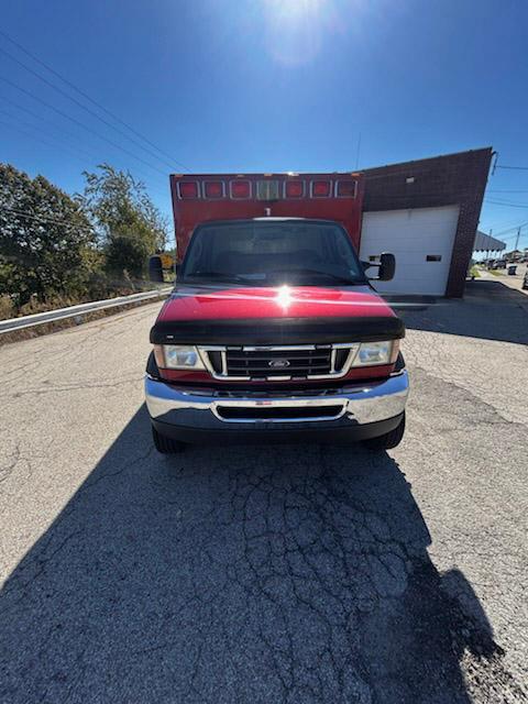2002 Ford E550 Light Rescue - image 2