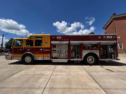 2005 E-One Typhoon Rescue Pumper - image 4
