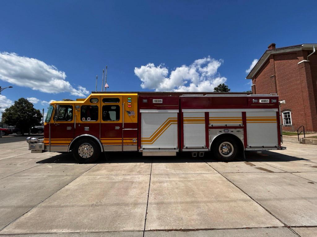 2005 E-One Typhoon Rescue Pumper - image 1