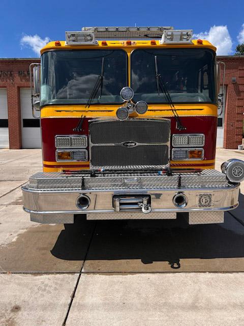2005 E-One Typhoon Rescue Pumper - image 2