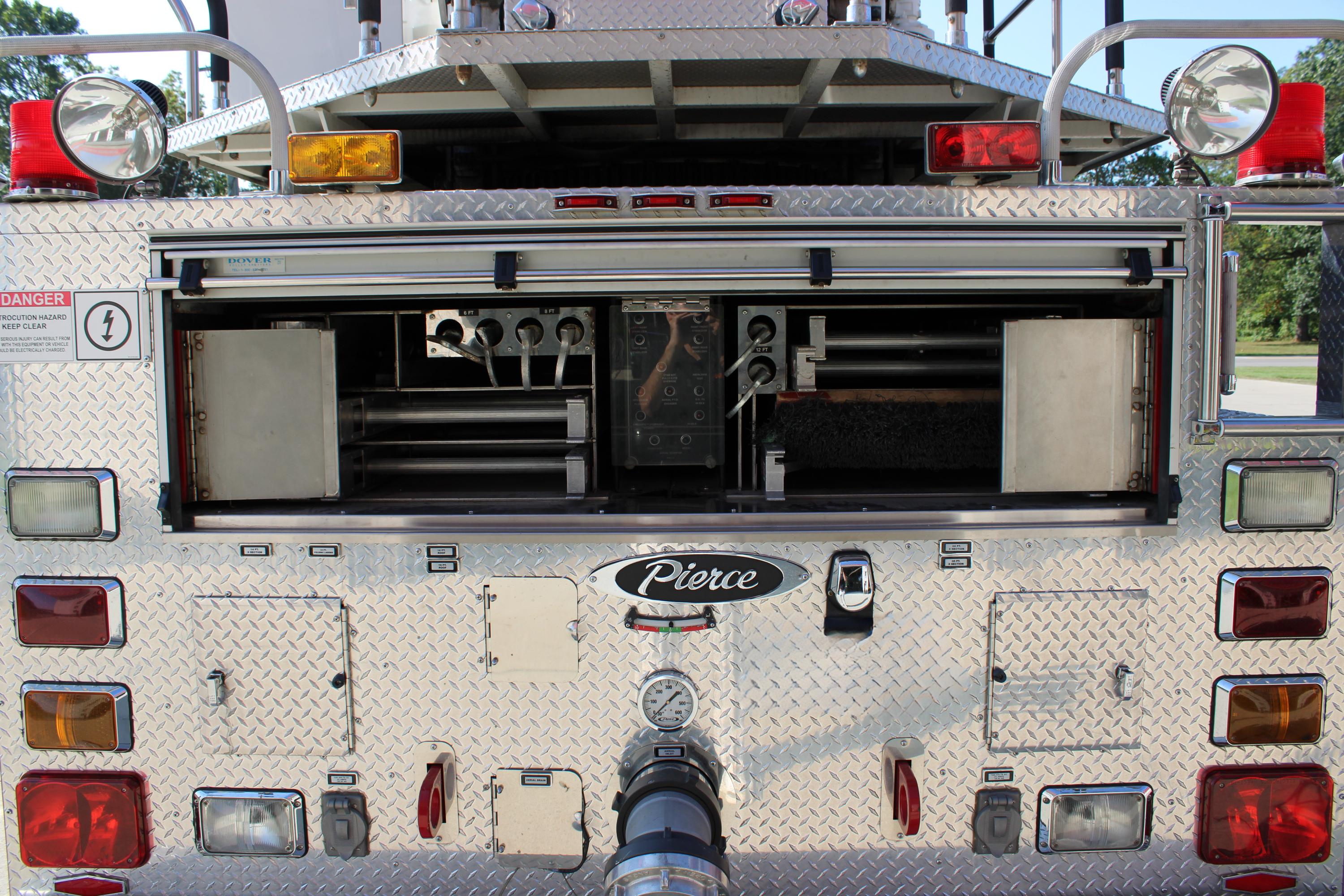 2000 Pierce Lance 100' Aerial Ladder (2000/200) - image 6