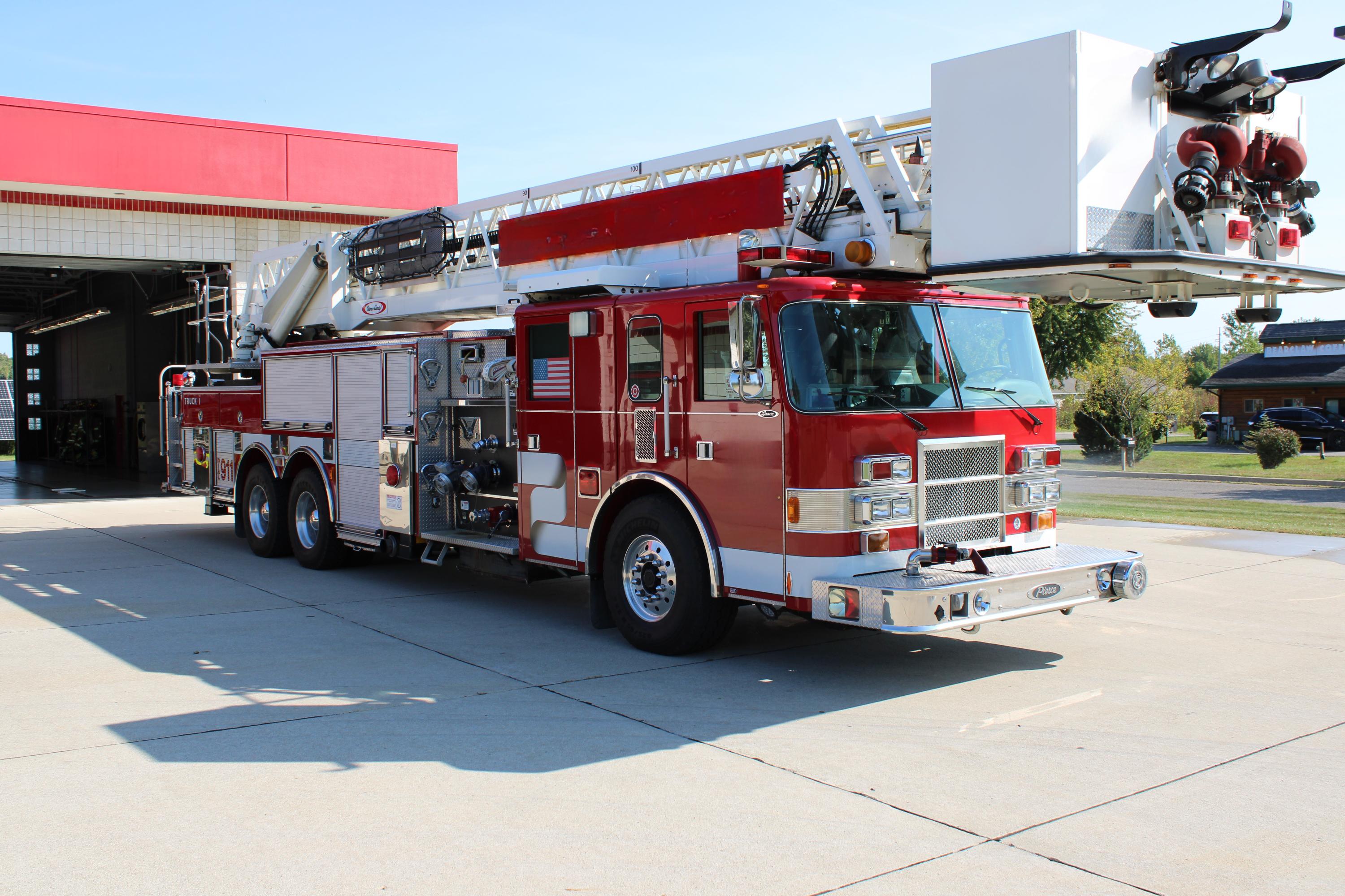 2000 Pierce Lance 100' Aerial Ladder (2000/200) - image 8