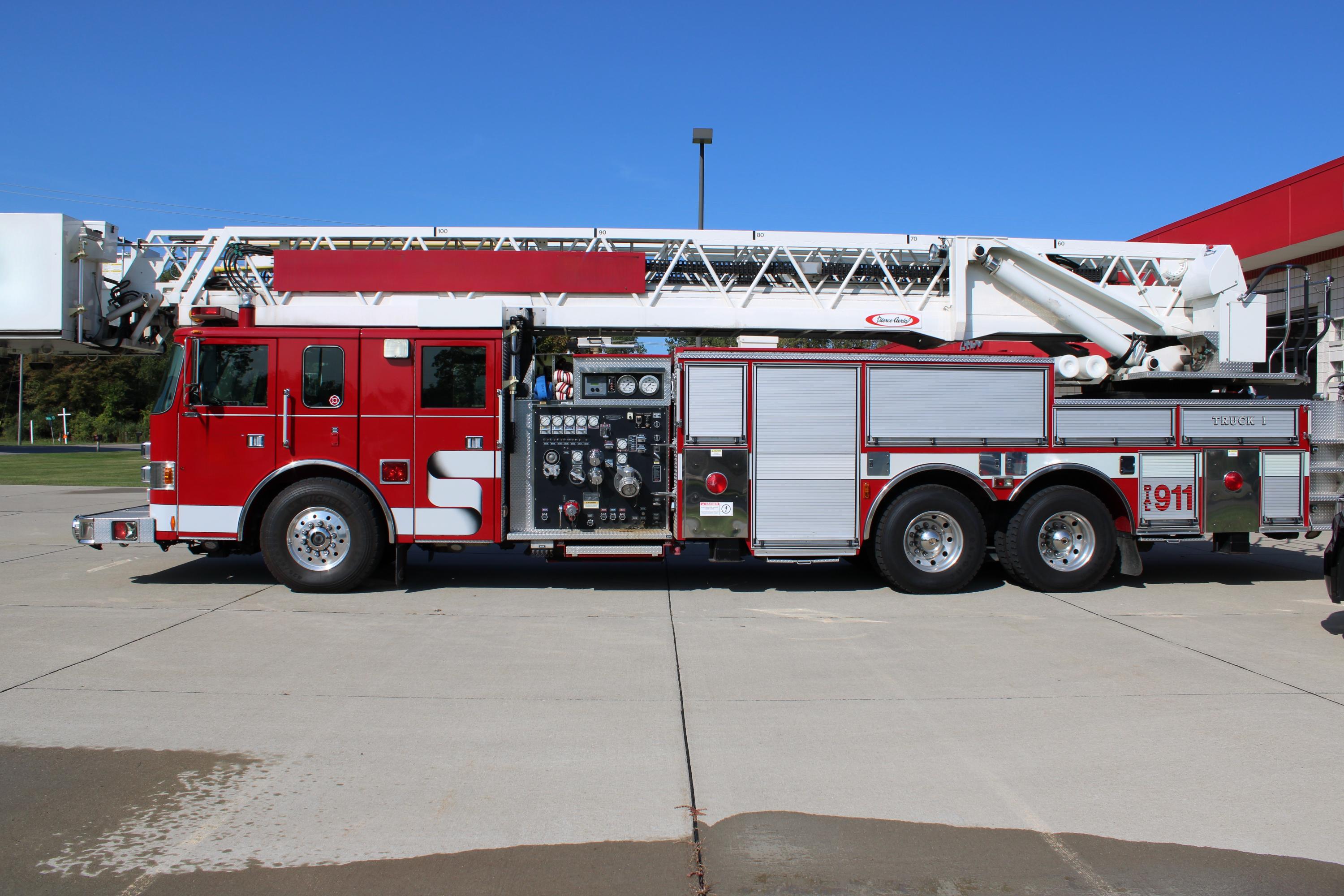 2000 Pierce Lance 100' Aerial Ladder (2000/200) - image 13