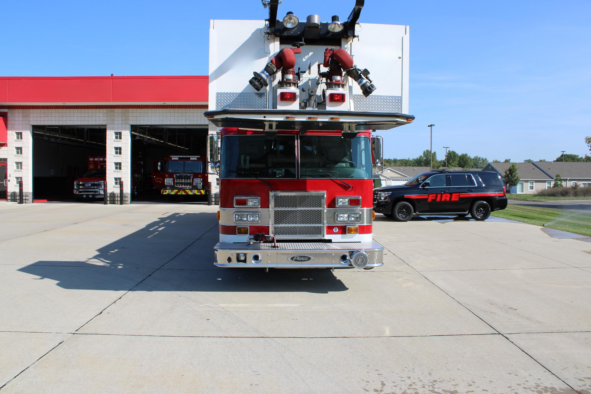 2000 Pierce Lance 100' Aerial Ladder (2000/200) - image 5