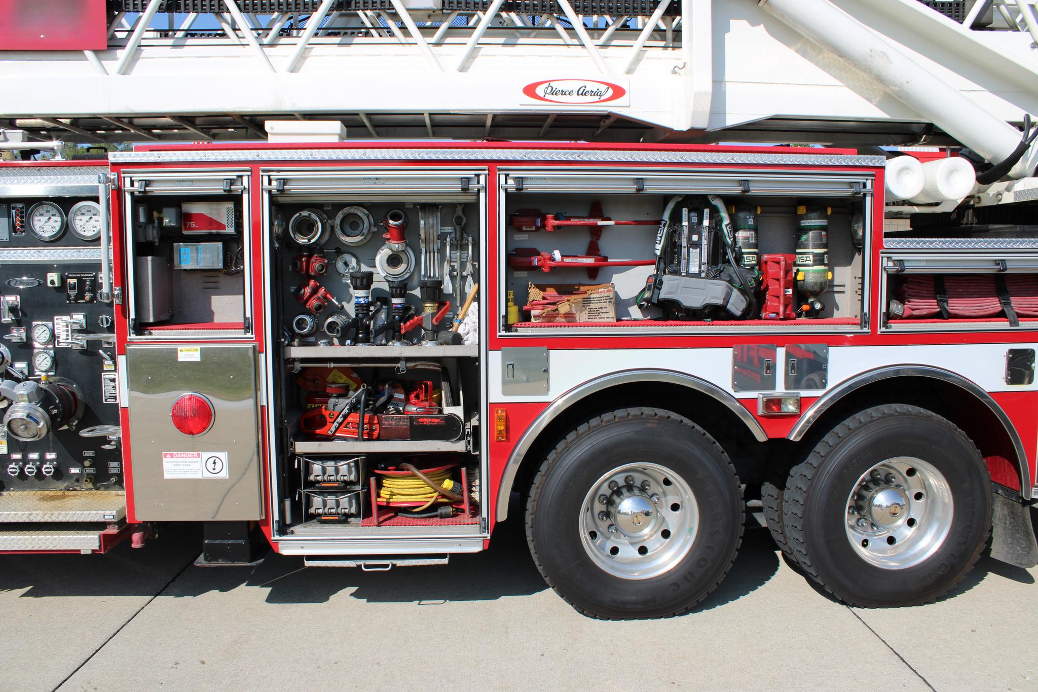 2000 Pierce Lance 100' Aerial Ladder (2000/200) - image 4