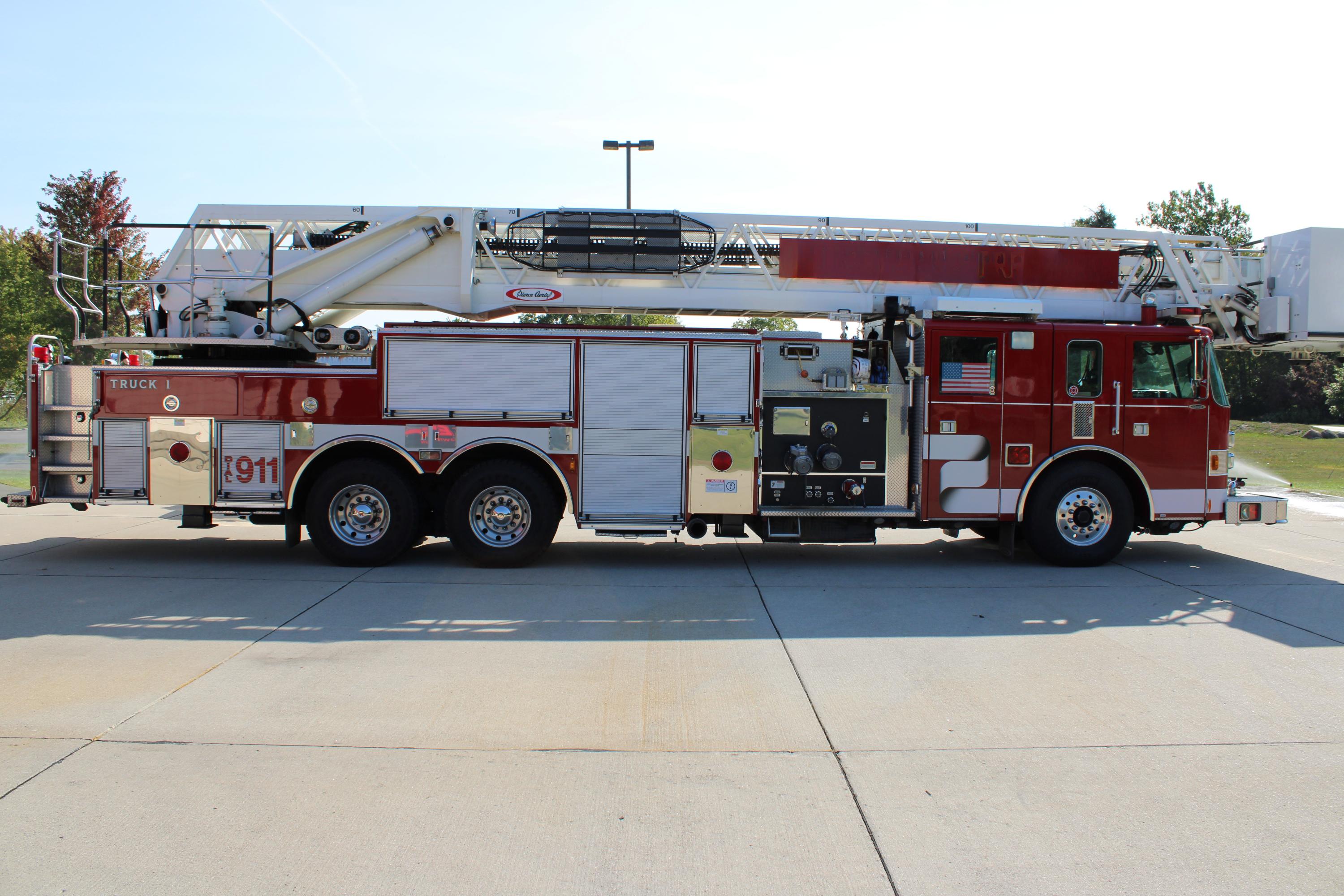 2000 Pierce Lance 100' Aerial Ladder (2000/200) - image 2