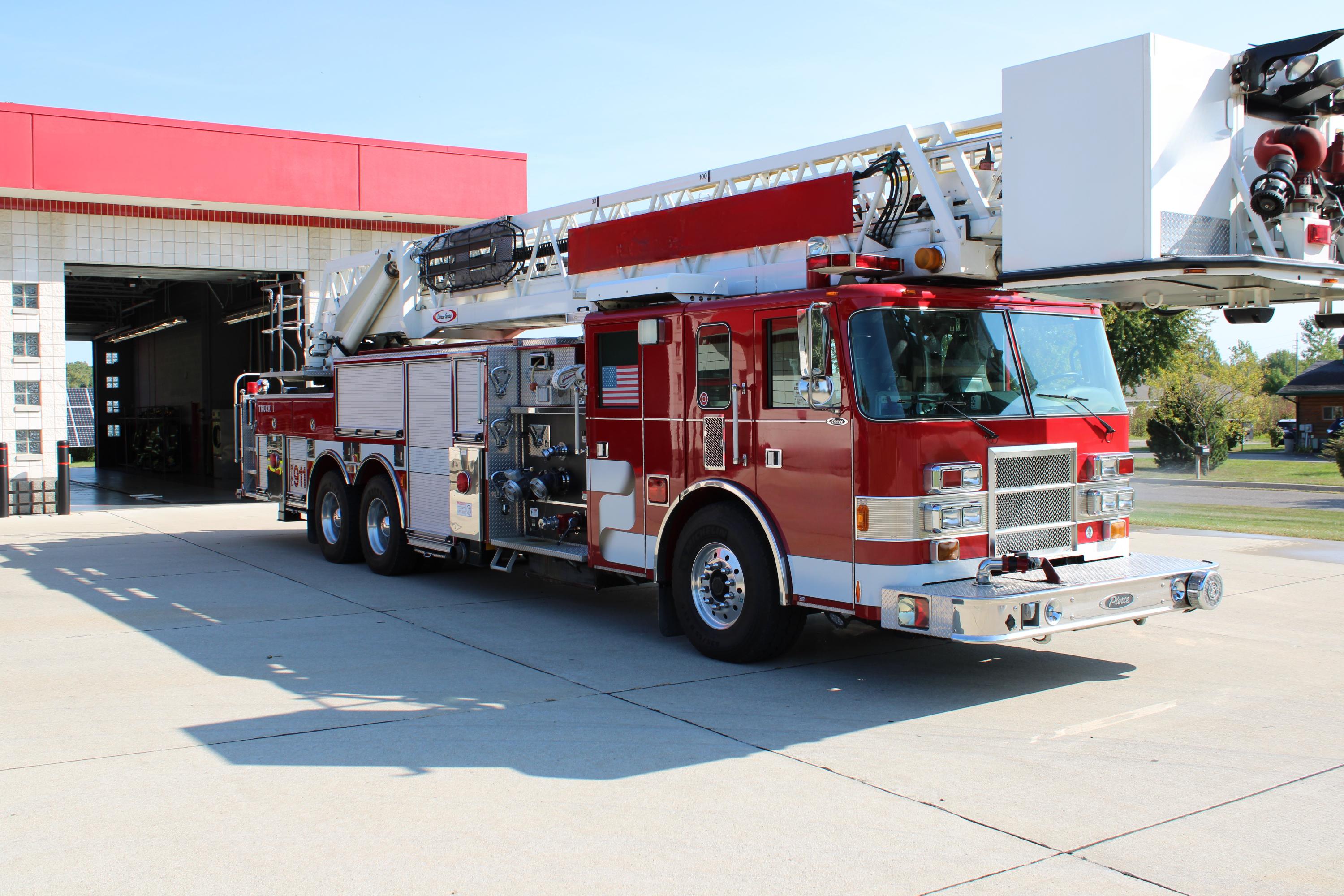 2000 Pierce Lance 100' Aerial Ladder (2000/200) - image 12