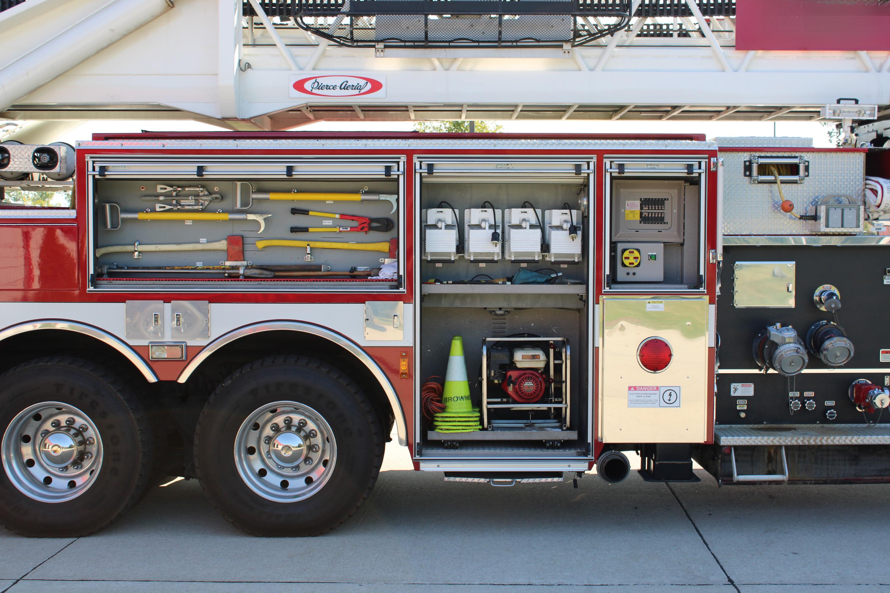 2000 Pierce Lance 100' Aerial Ladder (2000/200) - image 3