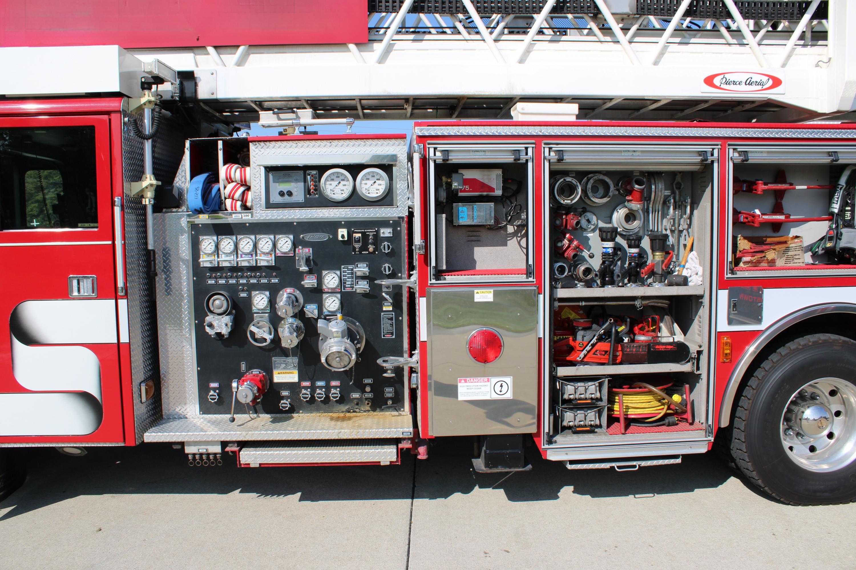 2000 Pierce Lance 100' Aerial Ladder (2000/200) - image 16