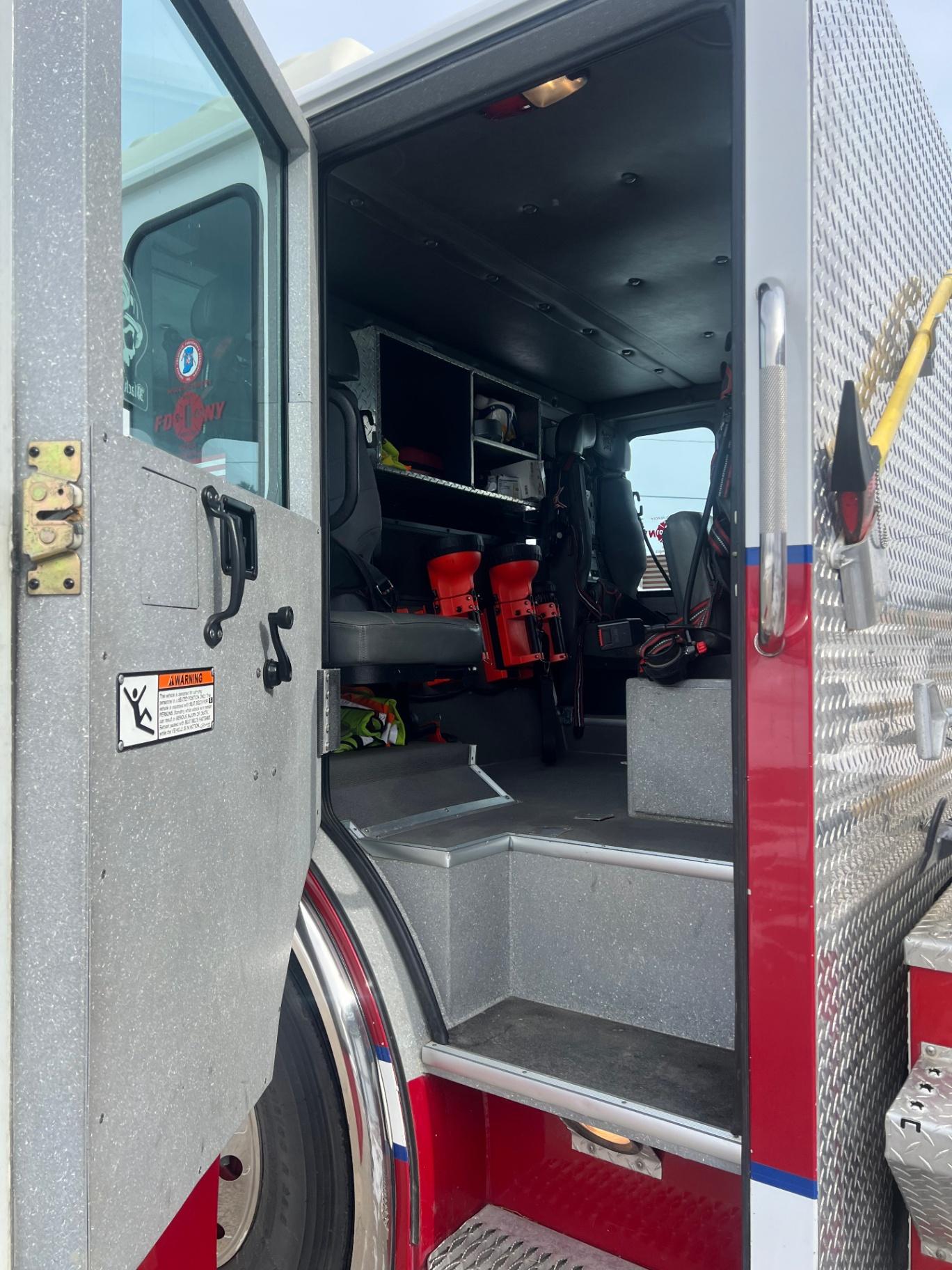 2001 E-One Pumper - image 15