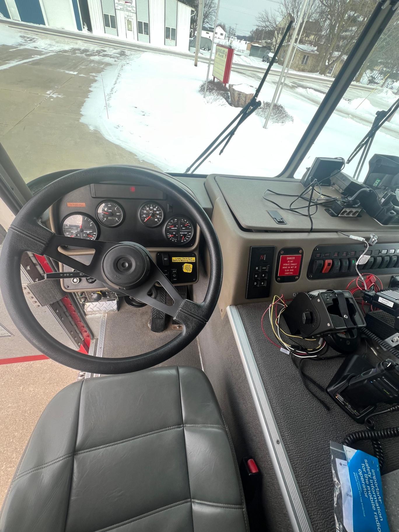 2001 E-One Pumper - image 11
