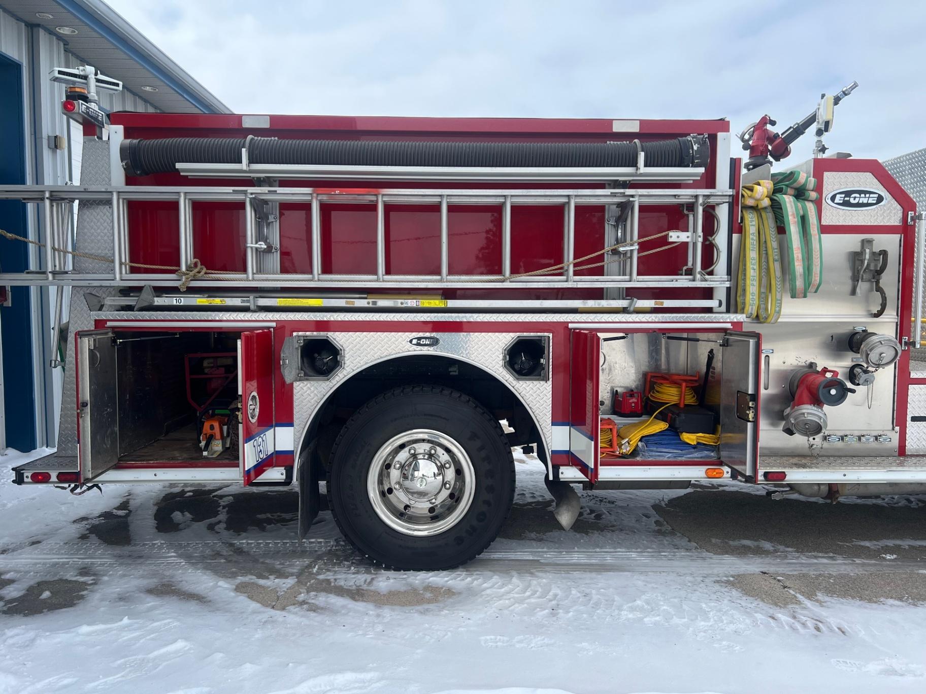 2001 E-One Pumper - image 9