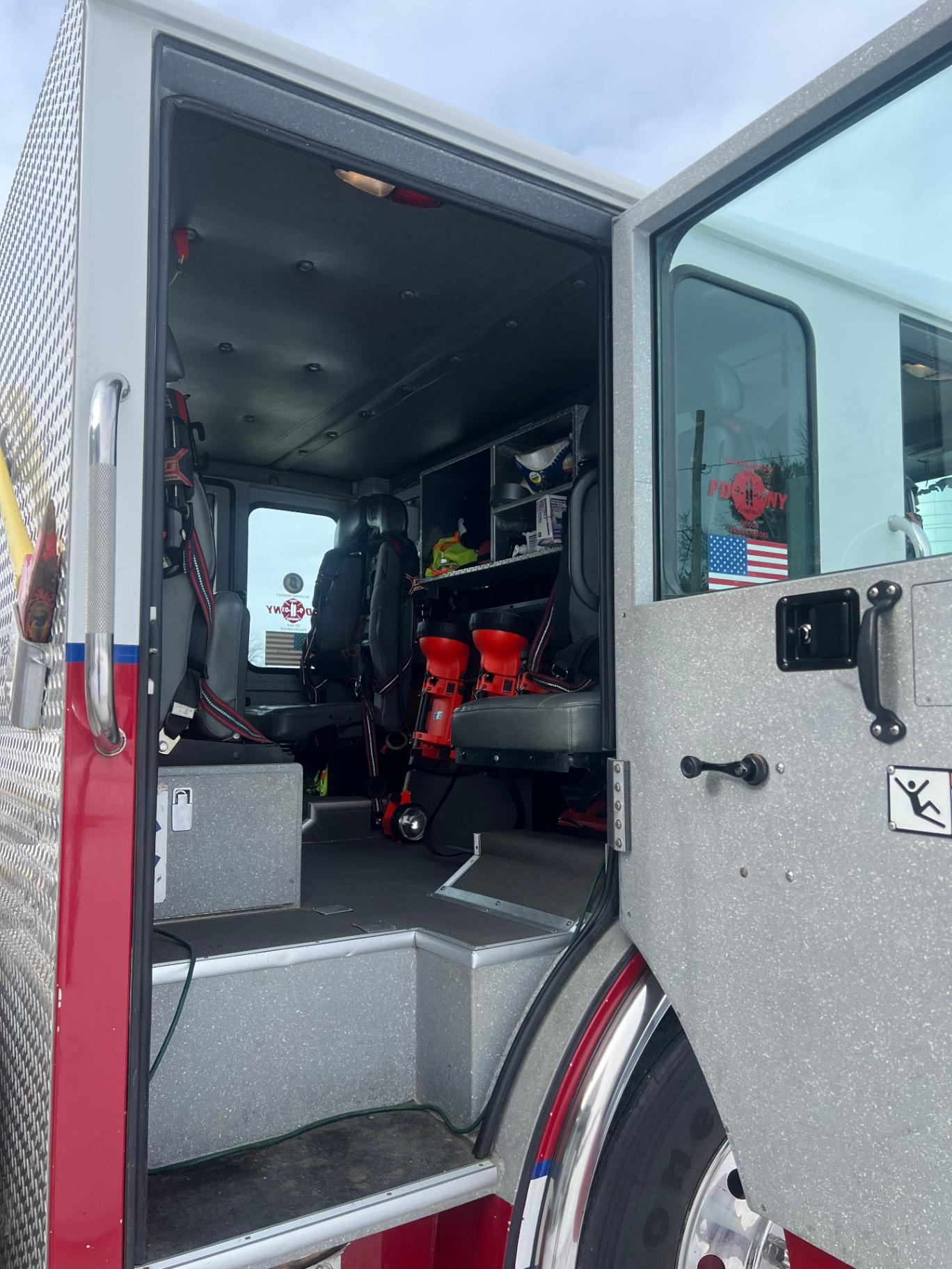 2001 E-One Pumper - image 17