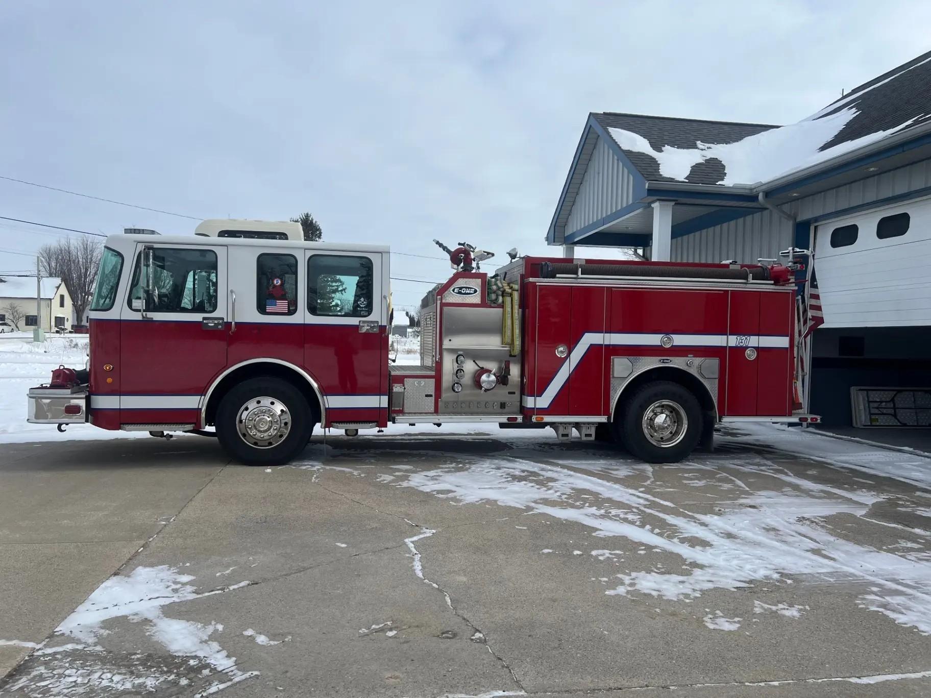 2001 E-One Pumper - image 2