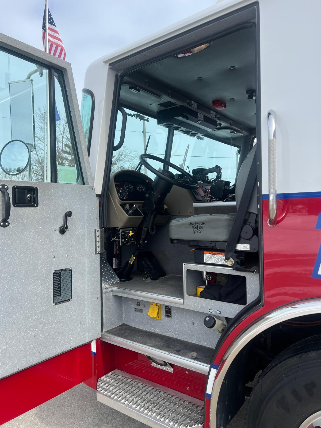 2001 E-One Pumper - image 10