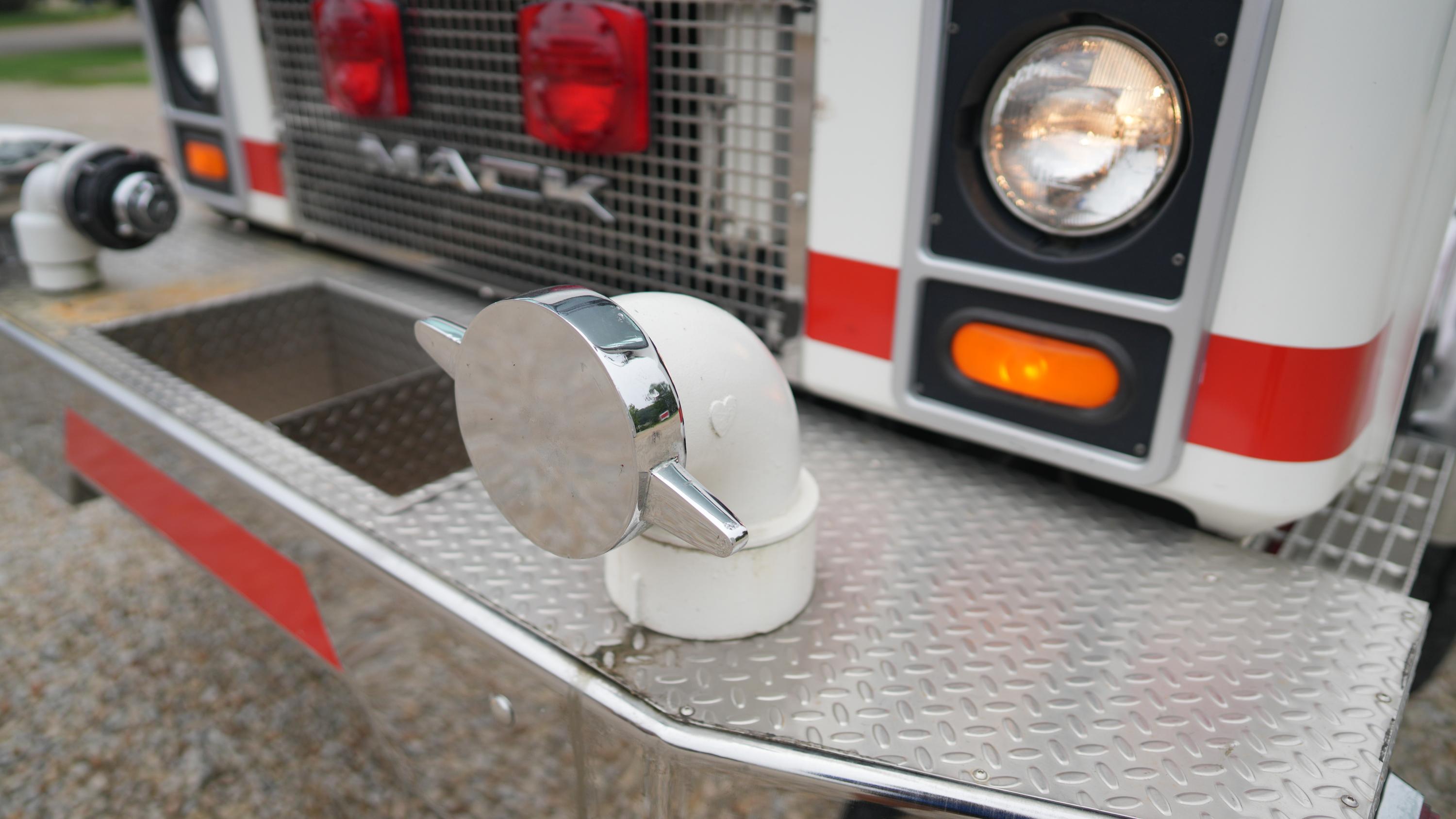 1996 S&S Mack Pumper Tanker - image 173