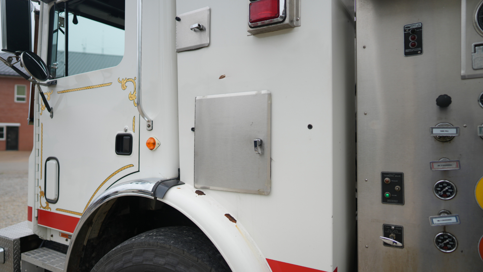 1996 S&S Mack Pumper Tanker - image 36